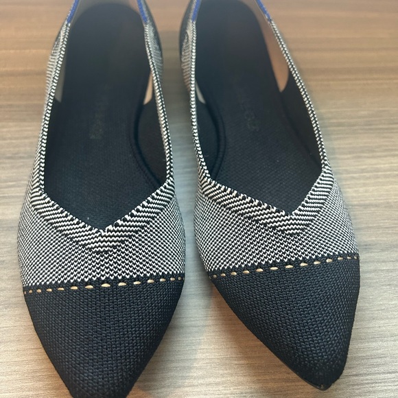 Rothy’s the Point- Grey Mist captor— sz 8 - Picture 2 of 3